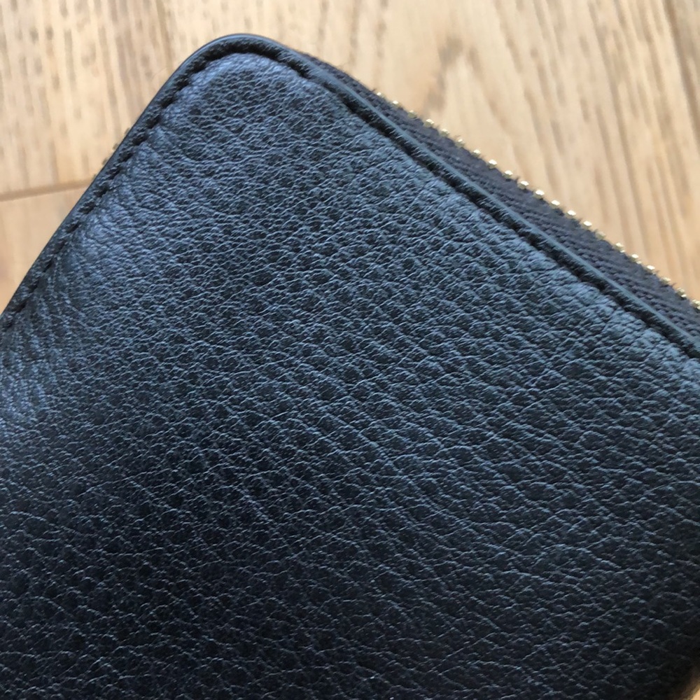 Danier leather wallet - Picture 6 of 6